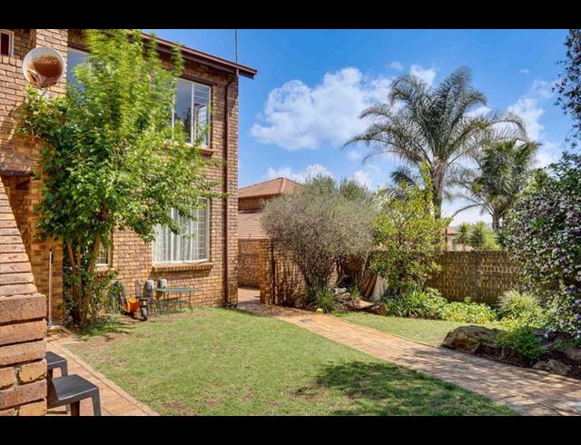 2 BEDROOM TOWNHOUSE FOR SALE IN ALLEN'S NEK